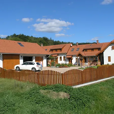 Faluszéli - Boncz Porta Pensión 3*